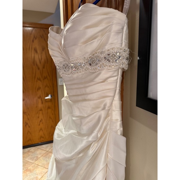 Essense of Australia Ivory Satin Ruched Strapless Wedding Dress Gown Size 12 - Picture 6 of 16